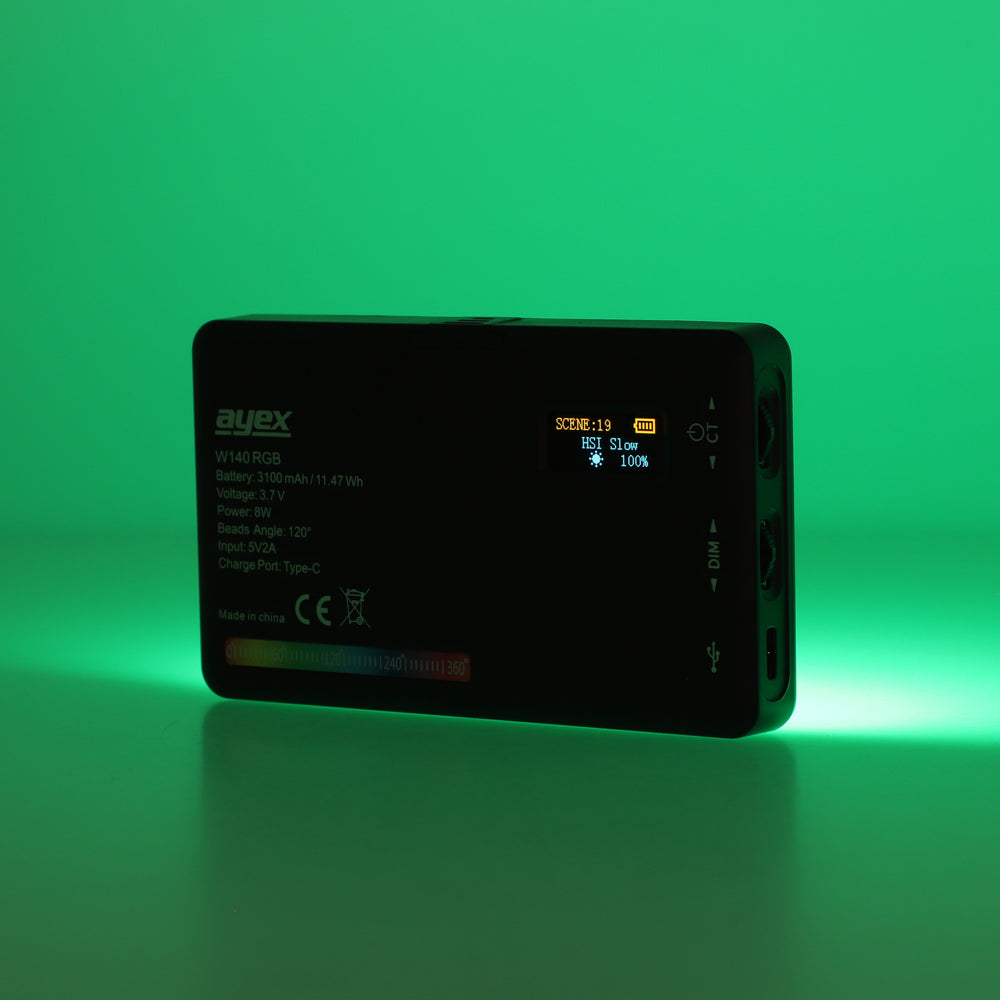 Vielseitige RGB LED Videoleuchte mit 20 Lichteffekten LCD-Display & integriertem Akku