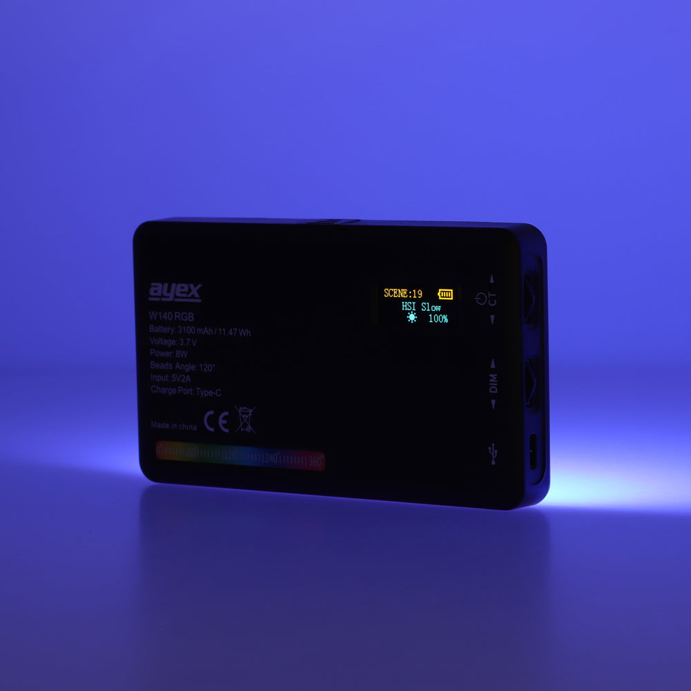 Vielseitige RGB LED Videoleuchte mit 20 Lichteffekten LCD-Display & integriertem Akku