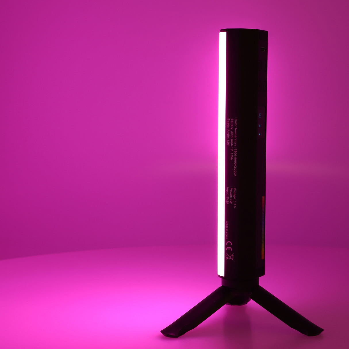 RGB LED Videolichtstab rundförmig mit 184 universellen Lichtperlen 3000mAh Akku ladbar über USB-C